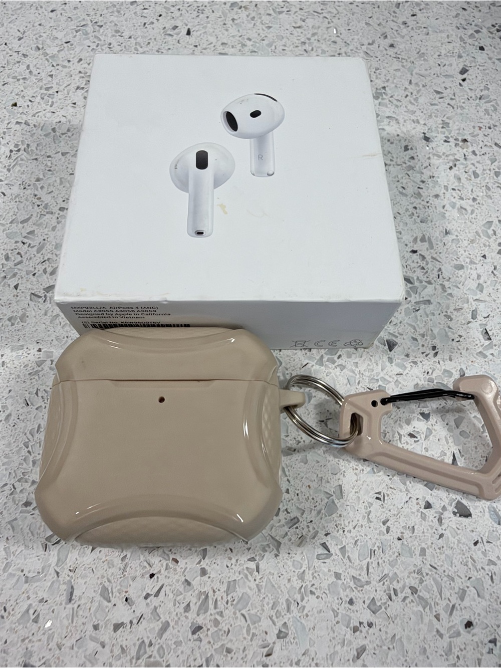 Apple AirPods 4 w/Case
